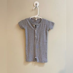 ⚫️5 for $25!⚫️ NWOT-Kate quinn brand button down/snap romper